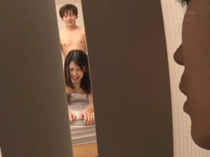 Thanh niên đang vụng trộm với chị nhà đối diện thì anh ông chồng về...