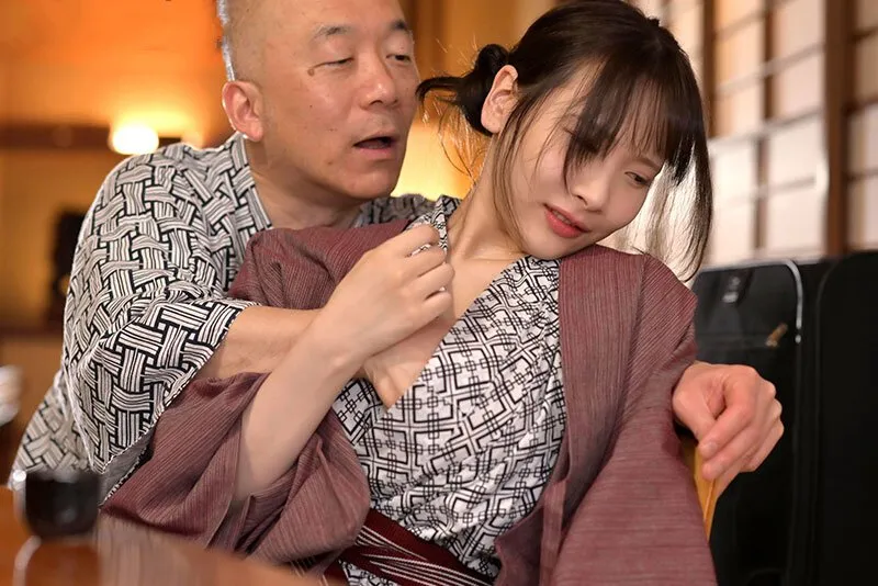 Thật tồi tệ khi phải đi công việc với gã tiền bối đê tiện mà tôi ghét