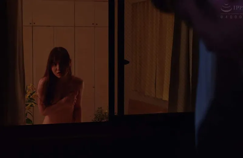 Cô nàng cạnh nhà Gã chồng Ông chồng hàng xóm thường xuyên thay đồ ở ngay cửa sổ