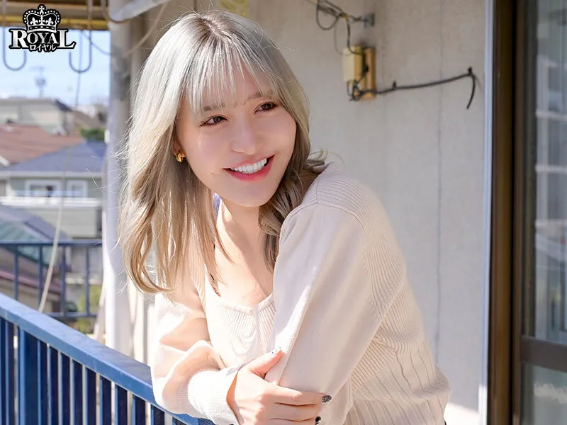 Người mình thầm thương trộm nhớ chị cạnh bên nhà, thanh niên làm liều nhìn trộm và bị bắt gặp